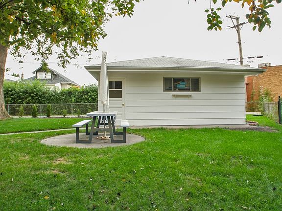 4th image of 6148 W Thorndale Ave