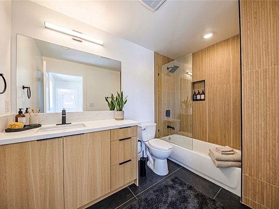 5th image of 1261 S Longwood Ave #3