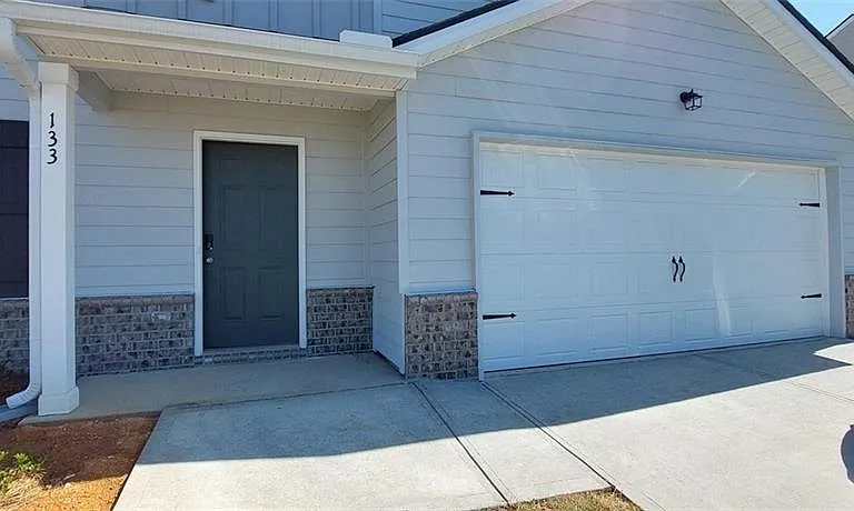 133 Oxford Ln — Photo 10