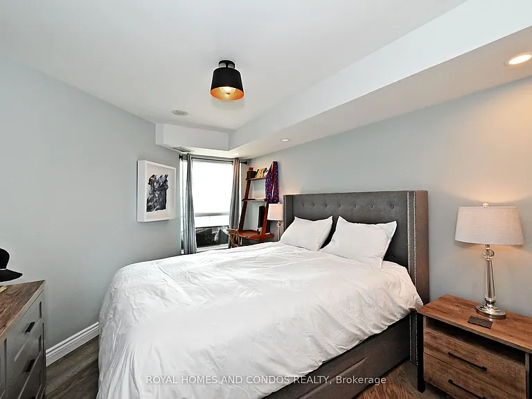 230 Queens Quay W #618 — Photo 25
