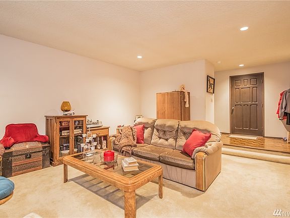 3rd image of 5023 W Lake Sammamish Pkwy NE