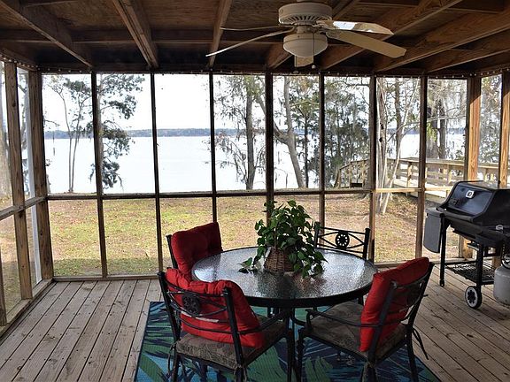Image 2: Lake Front Screened w/ Ceiling Fan