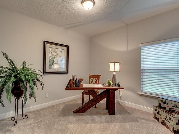 4th image of 3327 Shinnecock Ln