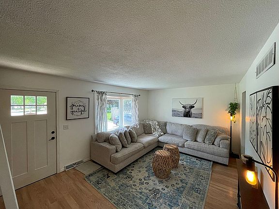 4th image of 811 16th Street Ct N