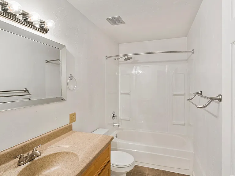 220 Minnesota Ave — Photo 12
