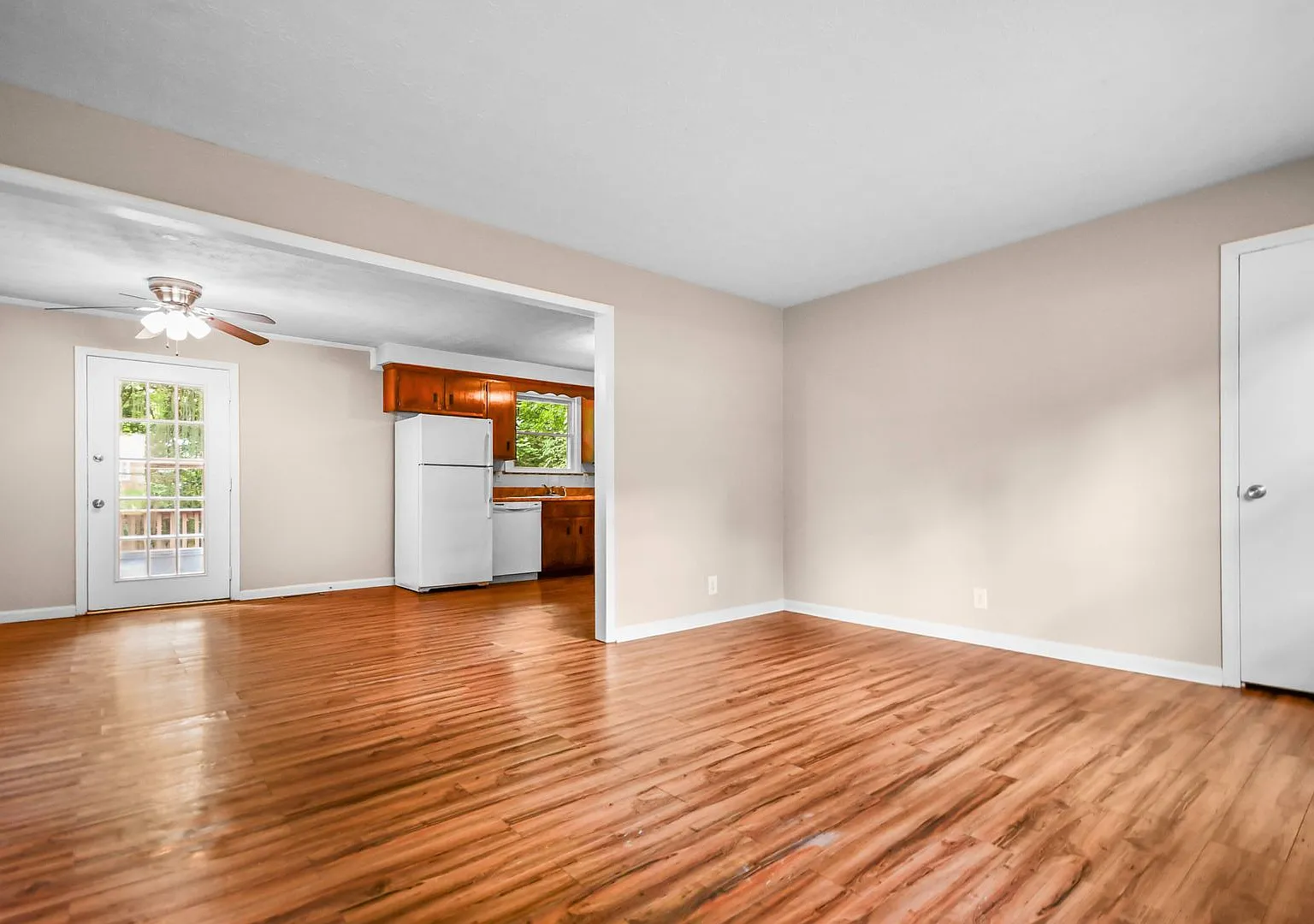 Three Bedroom with Basement! — Photo 2