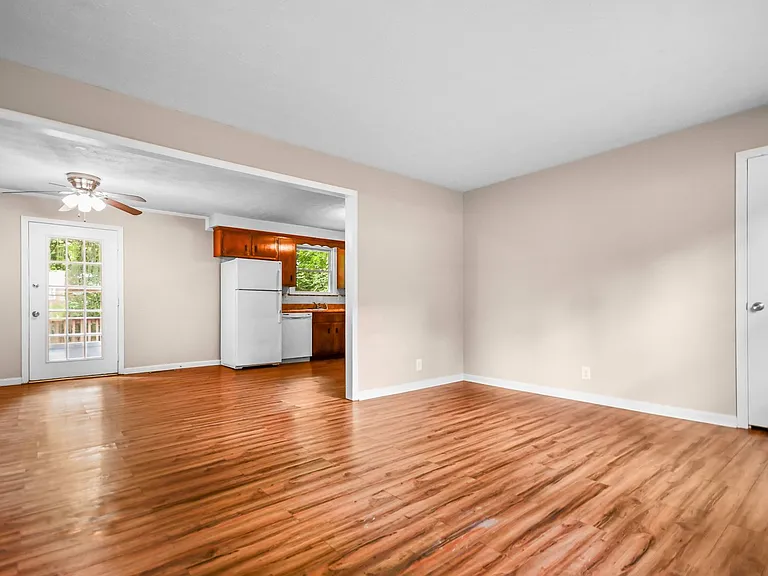 706 Kingsbury Rd — Photo 2
