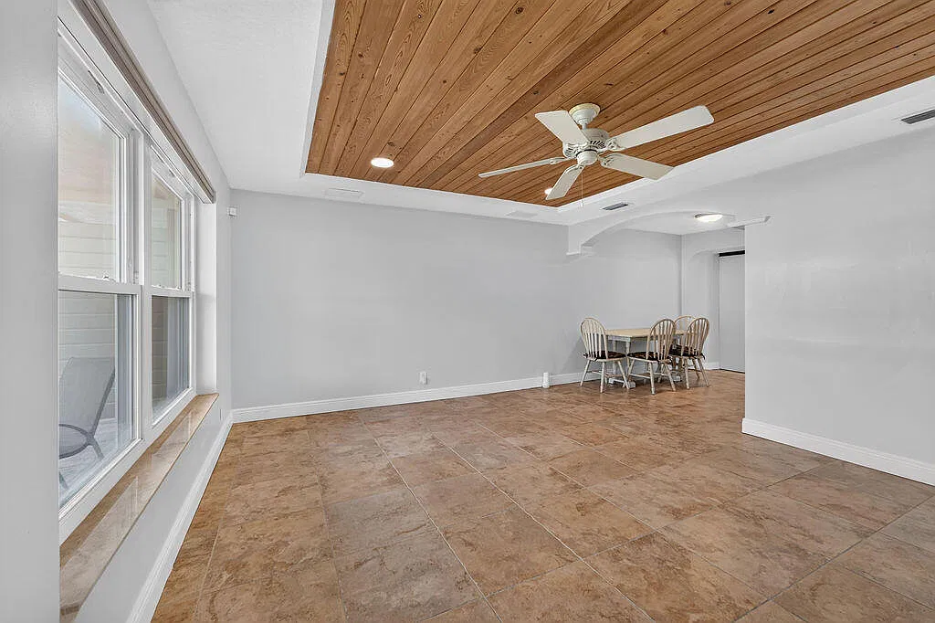 2 bed, 2.0 bath, 2112 sqft, $3,150 — Photo 3