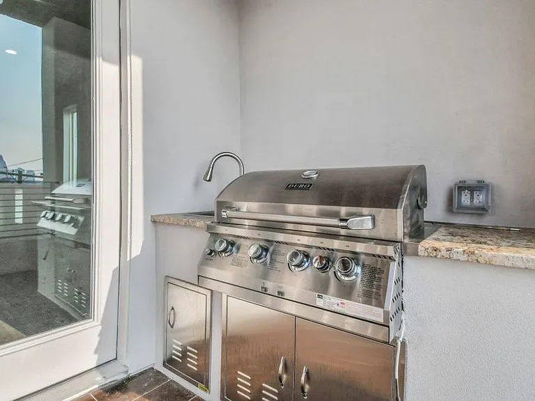 1320 Eberhard St — Photo 44