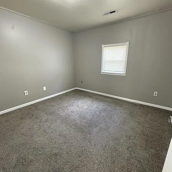 804 N Capelle St — Photo 2