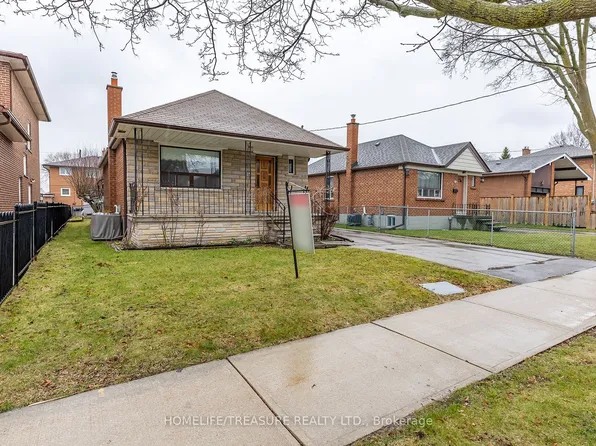 166 Delta St, Toronto, ON M8W 4E5