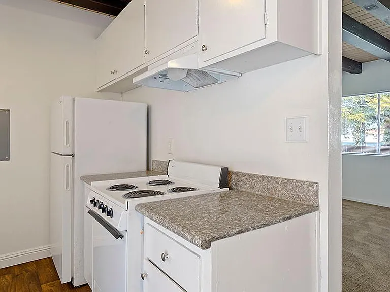 Manchester Apartments — Photo 18