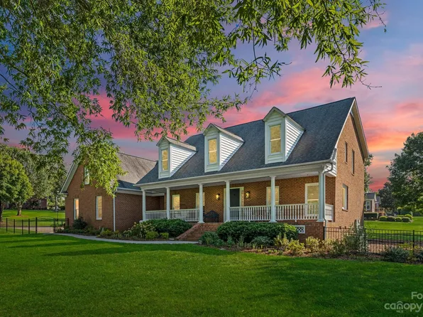 7000 High Meadow Dr, Matthews, NC 28104