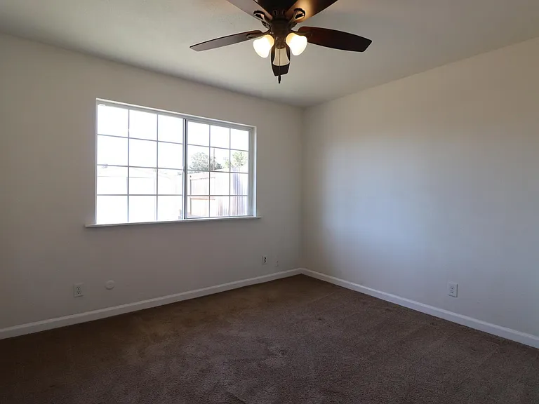 413 N Burton St — Photo 6