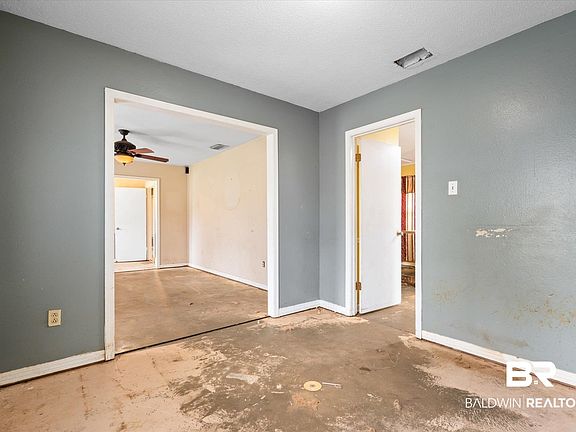 4th image of 3541 Winston Dr W