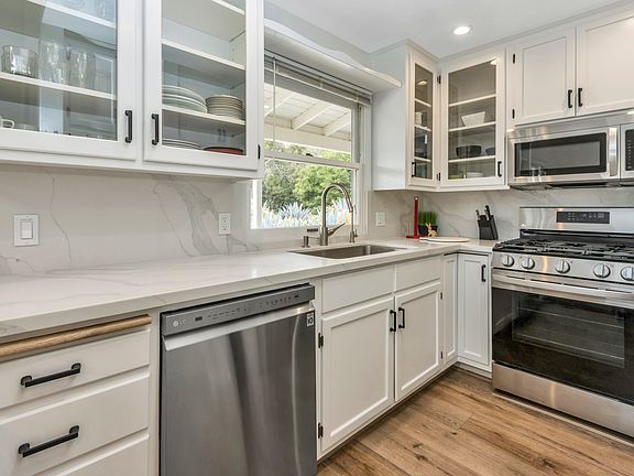 5th image of 1201 Spur Valley Rd