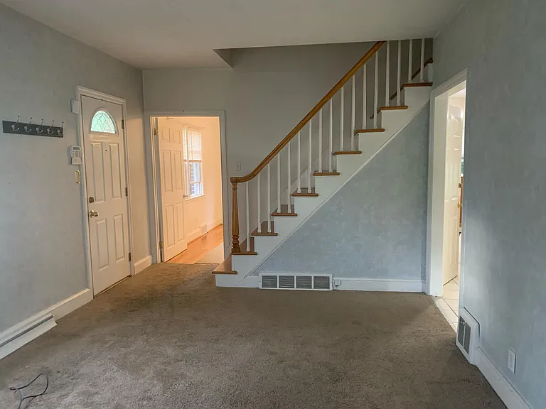 375 Flint St — Photo 3