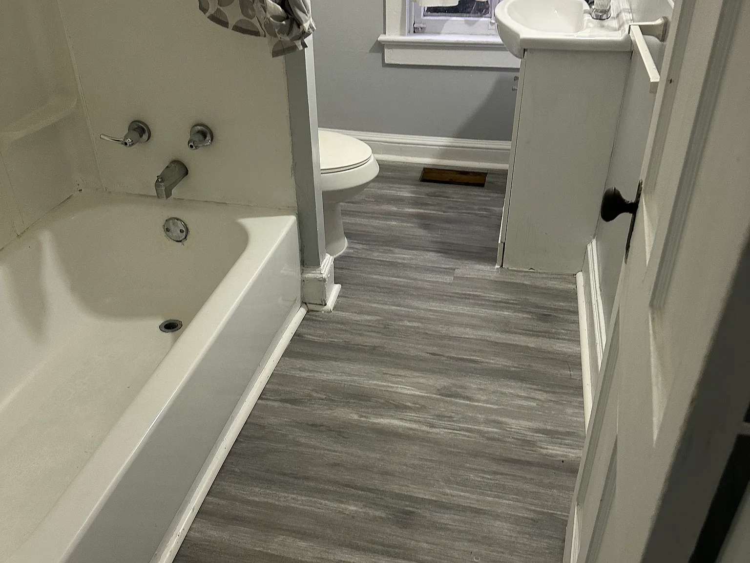 711 Forest Dr — Photo 2