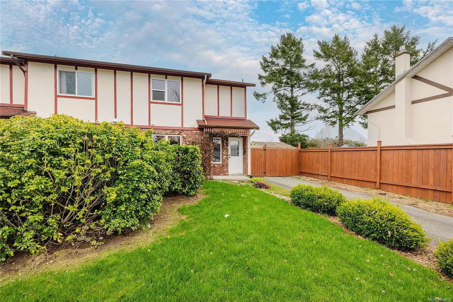 363 Pooley Pl photo 1