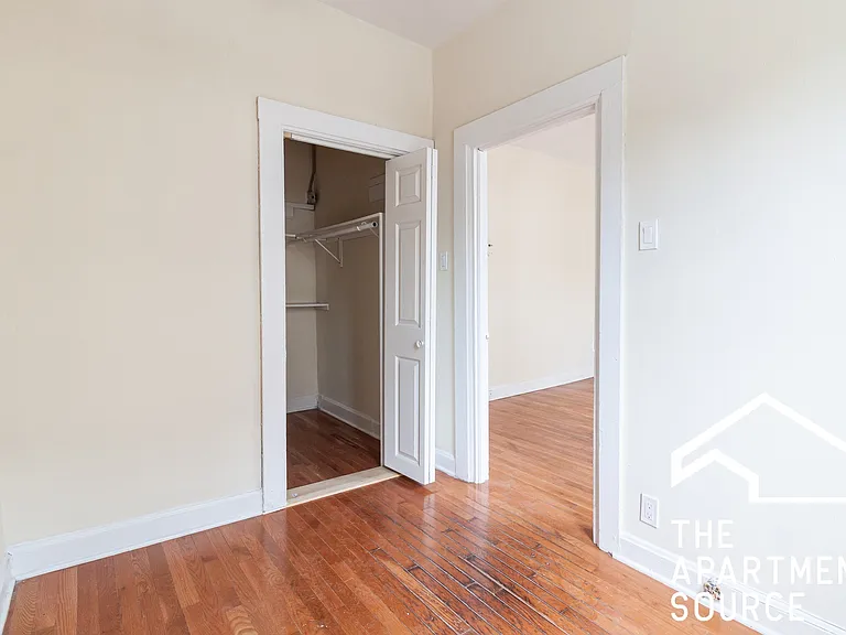 2252 N Southport Ave #2 — Photo 9