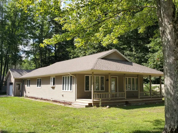 415 Erie St, Houghton Lake, MI 48629