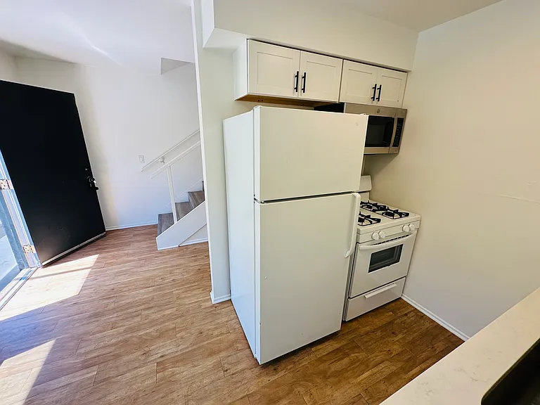 201 Ladera St #8 — Photo 2