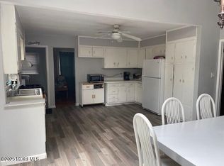 6 Wilson Ave, Oakhurst, NJ 07755
