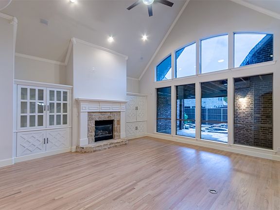 4th image of 5096 Oakhurst Ln