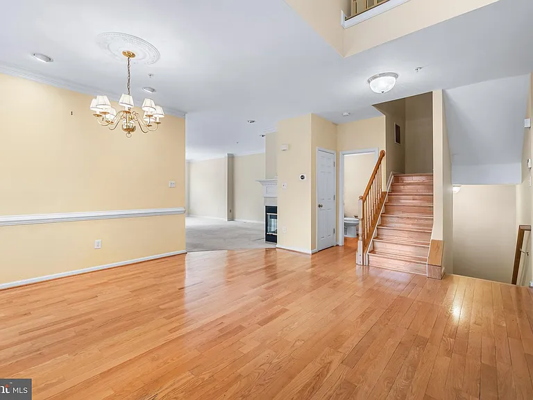 530 Limerick Cir — Photo 5