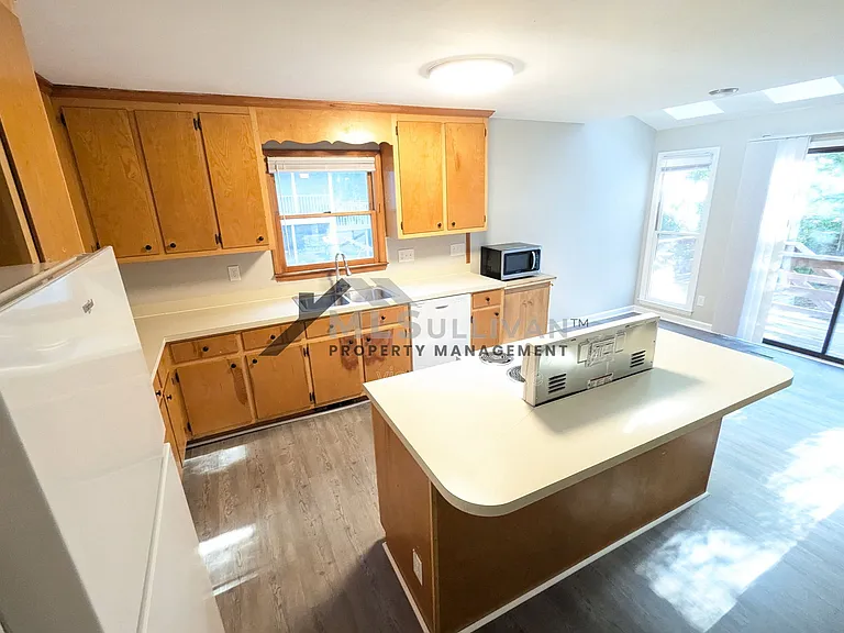 4424 American Dr — Photo 4