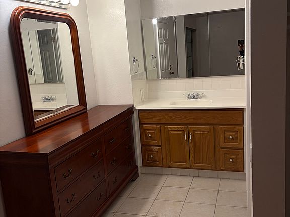 4th image of 3255 Oakmont Dr