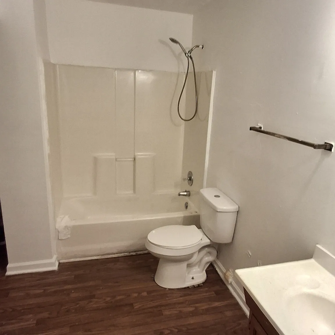 3 bed, 900 sqft, $1,100 — Photo 3
