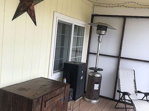 Back porch w/ privacy wall