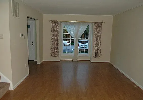 3 bed, 2.5 bath, 1500 sqft, $2,200 — Photo 3