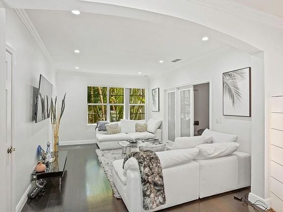 3rd image of 503 12th St APT 7