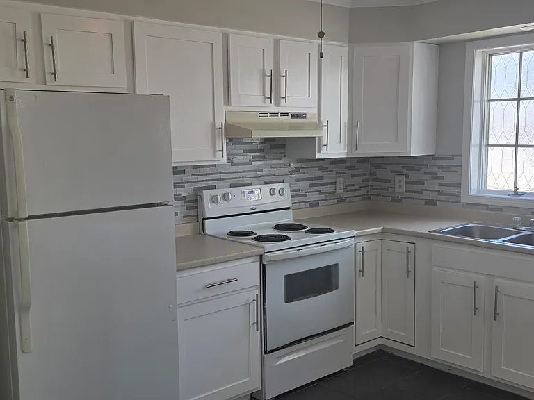22 Chamberlain St #9 — Photo 1