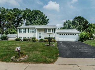 11827 Gay Glen Dr, Maryland Heights, MO 63043