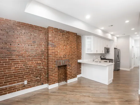 523 Willow Avenue image 3 of 9