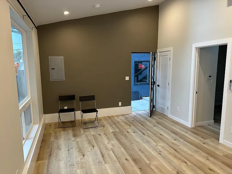 2410B Fleetwood Dr — Photo 4