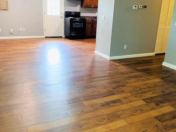 4th image of 2711 Lincoln Ave