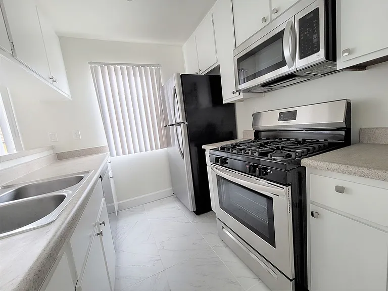 1436 S Centinela Ave — Photo 6