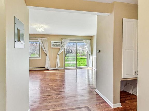 2nd image of 551 Carlysle Dr APT 6