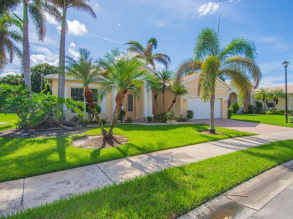 3rd image of 521 SW LAKE MANATEE Way