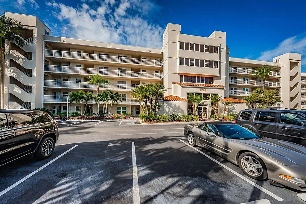 2 bed, 2.0 bath, 1215 sqft, $7,460 — Photo 2