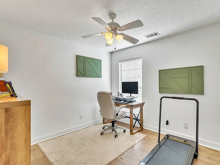 19 Saint Martins Cir — Photo 37