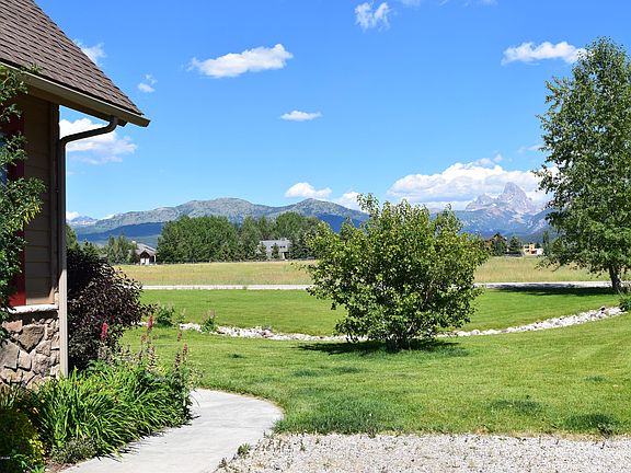 3rd image of 2580 Goldshire Dr