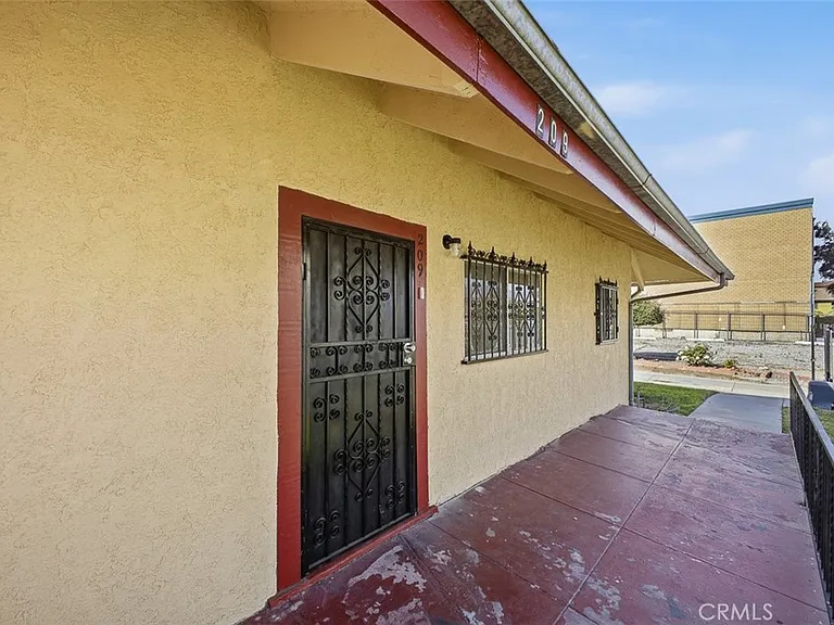 209 N Monterey St — Photo 8