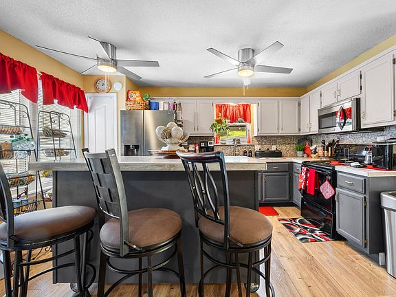 4th image of 2049 Windmeade Dr