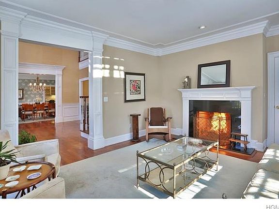 3rd image of 9 Thornbrook Ln