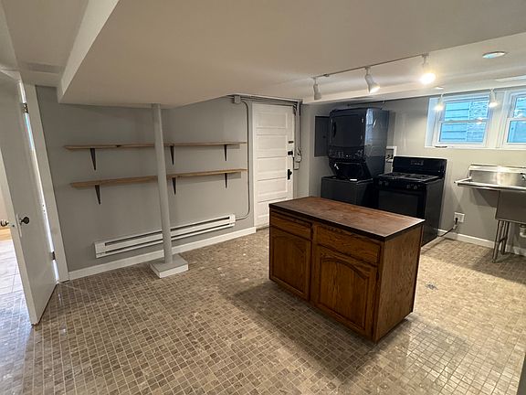 4th image of 6649 N Rockwell St #G